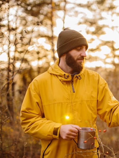 a man struggling with his RV deep work routine as he is a digital nomad and workign remotely